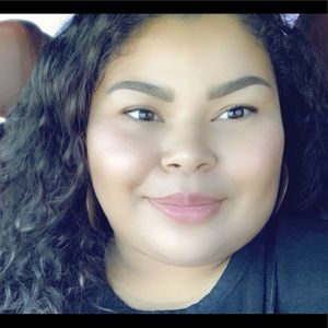 Meet your Posher, Yvette